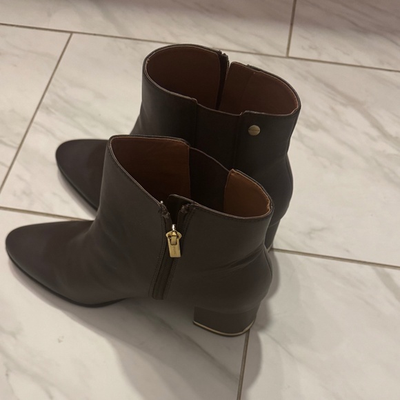 Calvin Klein - Picture 1 of 4